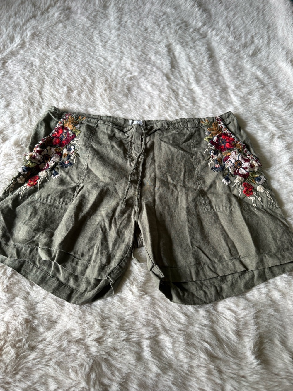 JW los Angeles Olive Green Women's Bermuda Shorts with Drawstring Waist